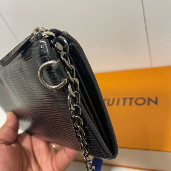 Louis Vuitton Epi Leather Astrid Wallet - Picture 6 of 8